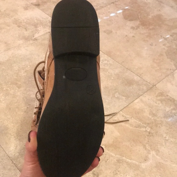 Booties 🥾 - Picture 4 of 5